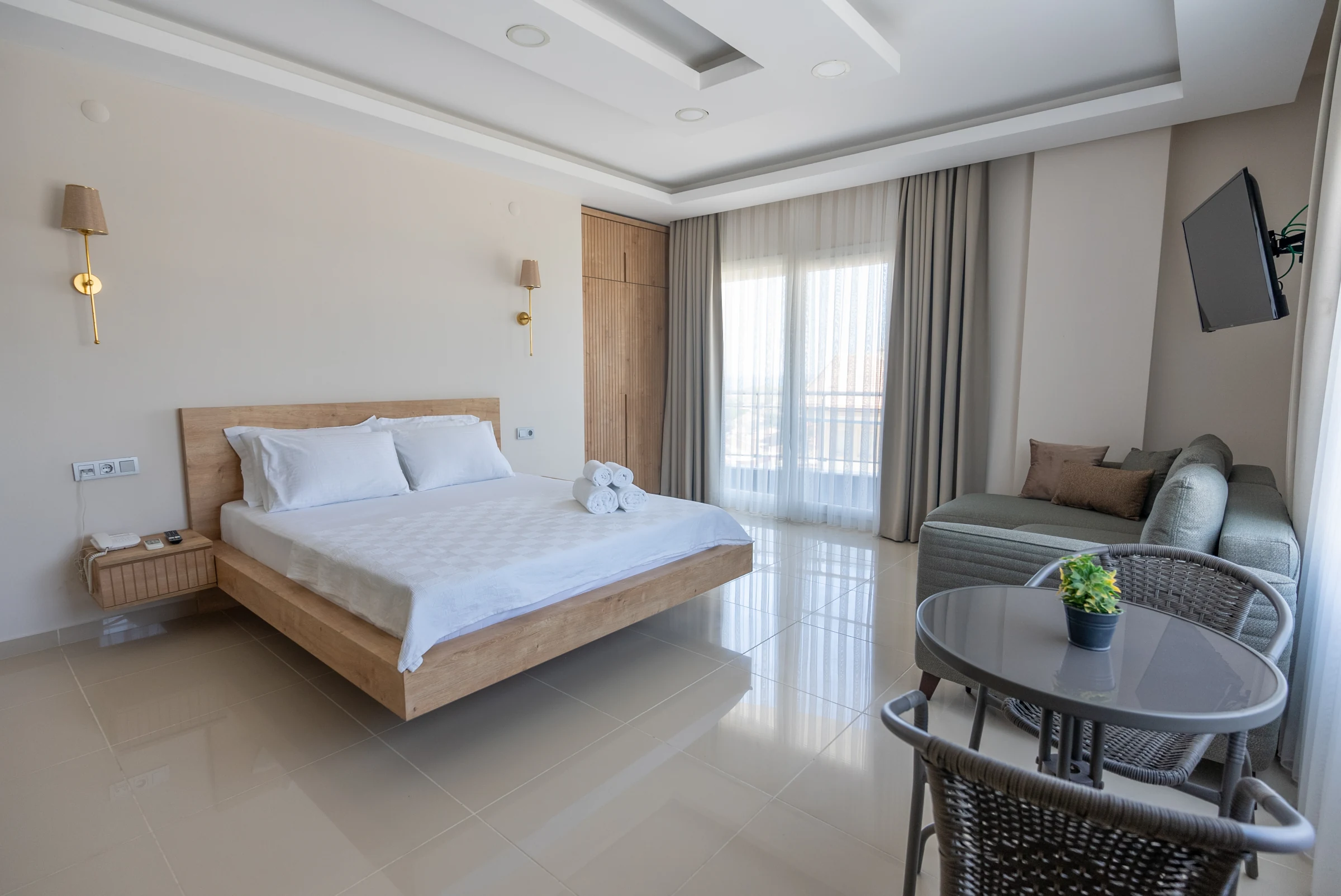 Representative Soul House guest room with a bed, sitting area, and dining table